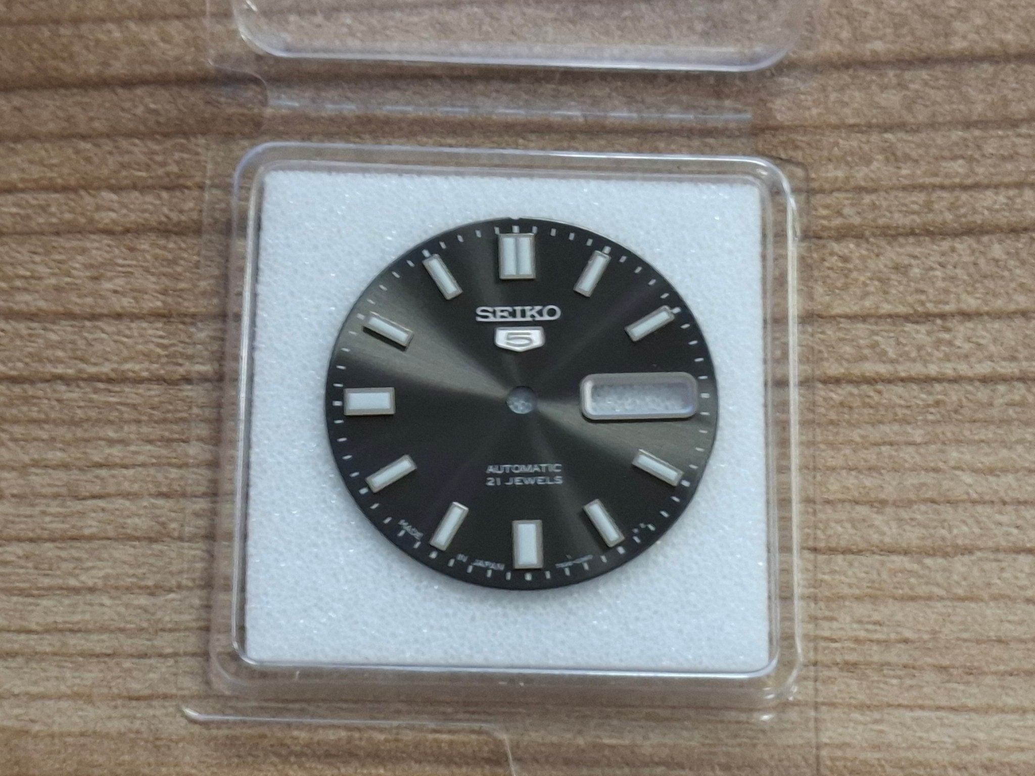 Seiko 7S260360XB23 Dial 7S26 - 02X0 / 02F0 / 0480 / 0520 / 0590 / 3040 & 8210 5 Automatic Dark charcoal - WatchPlaza